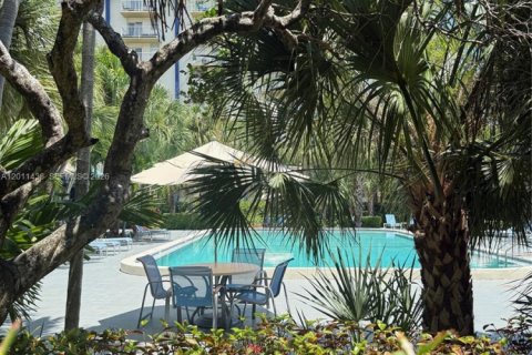 Condo in Miami, Florida, 1 bedroom  № 2075207 - photo 11