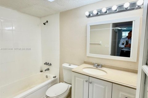 Condo in Miami, Florida, 1 bedroom  № 2075207 - photo 6