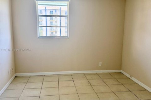 Condo in Miami, Florida, 1 bedroom  № 2075207 - photo 4
