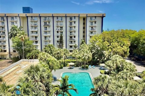 Condo in Miami, Florida, 1 bedroom  № 2075207 - photo 8