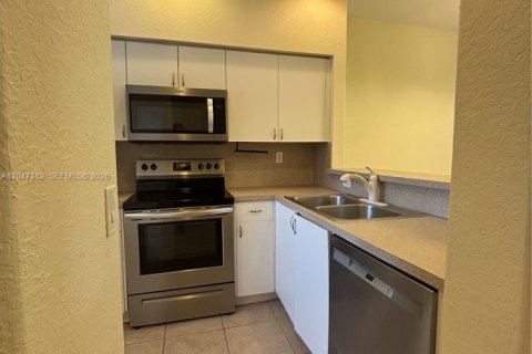 Touwnhouse à louer à Miramar, Floride: 2 chambres, 96.34 m2 № 2274311 - photo 12