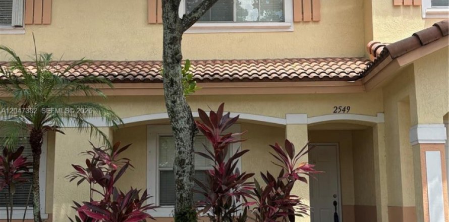 Touwnhouse à Miramar, Floride 2 chambres, 96.34 m2 № 2274311