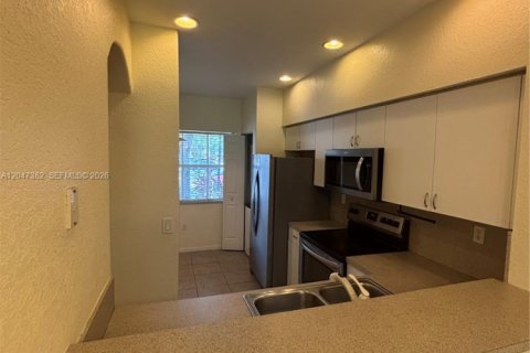 Touwnhouse à louer à Miramar, Floride: 2 chambres, 96.34 m2 № 2274311 - photo 10