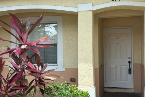 Touwnhouse à louer à Miramar, Floride: 2 chambres, 96.34 m2 № 2274311 - photo 2
