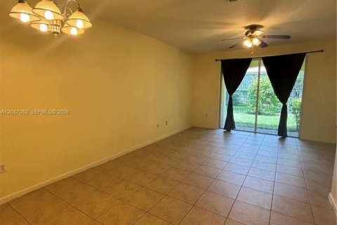 Touwnhouse à louer à Miramar, Floride: 2 chambres, 96.34 m2 № 2274311 - photo 3