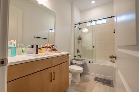 Casa en venta en Orlando, Florida, 5 dormitorios, 284.28 m2 № 2208283 - foto 28