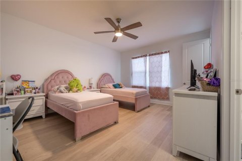 Casa en venta en Orlando, Florida, 5 dormitorios, 284.28 m2 № 2208283 - foto 13