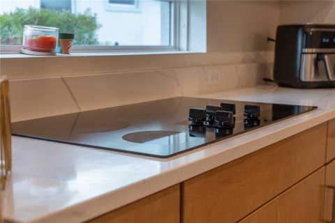 Casa en venta en Orlando, Florida, 5 dormitorios, 284.28 m2 № 2208283 - foto 10