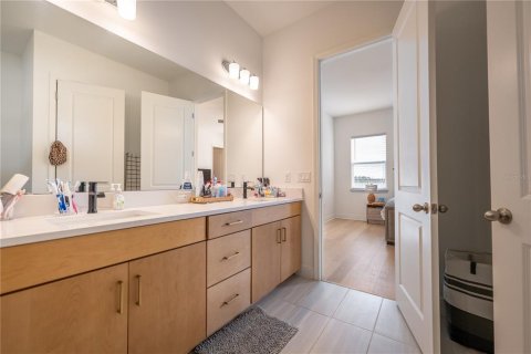 Casa en venta en Orlando, Florida, 5 dormitorios, 284.28 m2 № 2208283 - foto 24