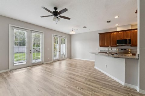 Touwnhouse à vendre à Winter Springs, Floride: 2 chambres, 144.74 m2 № 2373163 - photo 4