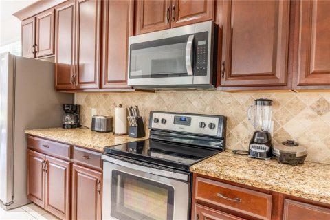 Casa en venta en Kissimmee, Florida, 6 dormitorios, 277.5 m2 № 1750826 - foto 17