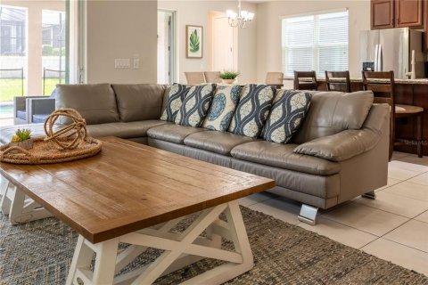 Casa en venta en Kissimmee, Florida, 6 dormitorios, 277.5 m2 № 1750826 - foto 19