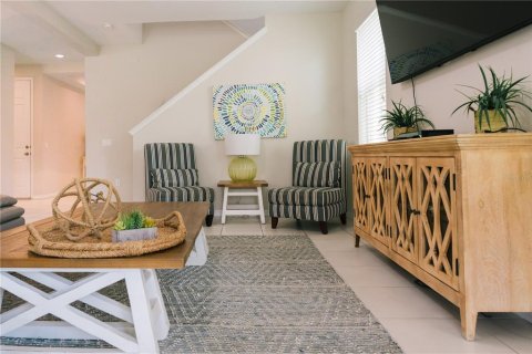 Casa en venta en Kissimmee, Florida, 6 dormitorios, 277.5 m2 № 1750826 - foto 3