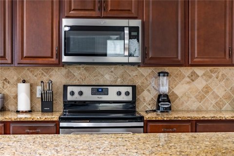 Casa en venta en Kissimmee, Florida, 6 dormitorios, 277.5 m2 № 1750826 - foto 16