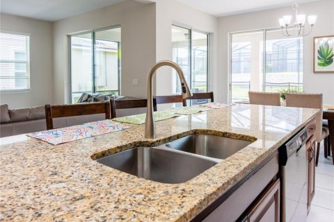 Casa en venta en Kissimmee, Florida, 6 dormitorios, 277.5 m2 № 1750826 - foto 12
