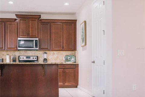 Casa en venta en Kissimmee, Florida, 6 dormitorios, 277.5 m2 № 1750826 - foto 10