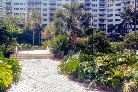 Condominio en alquiler en Miami Beach, Florida, 1 dormitorio, 68.47 m2 № 2055564 - foto 3