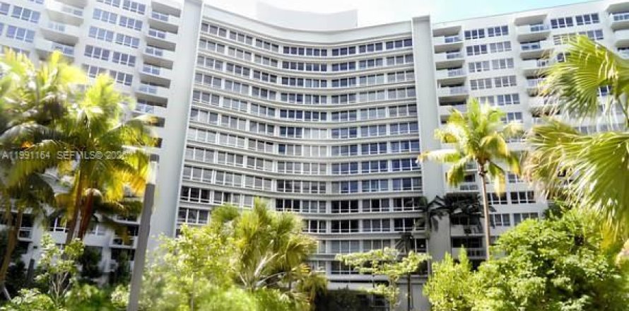 Condominio en Miami Beach, Florida, 1 dormitorio  № 2055564