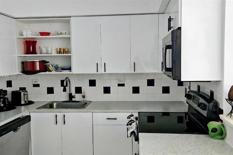 Condominio en alquiler en Miami Beach, Florida, 1 dormitorio, 68.47 m2 № 2055564 - foto 13
