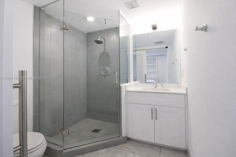 Condo in Miami, Florida, 2 bedrooms  № 2067642 - photo 13