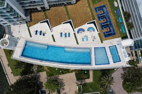 Condo in Miami, Florida, 2 bedrooms  № 2067642 - photo 15