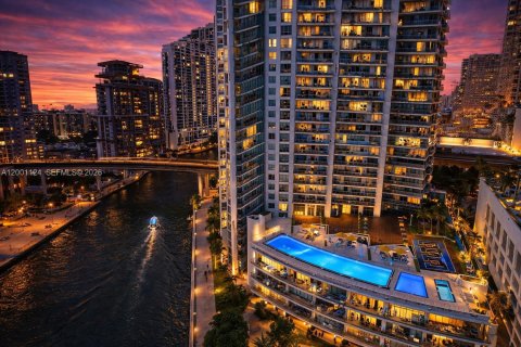 Condo in Miami, Florida, 2 bedrooms  № 2067642 - photo 17