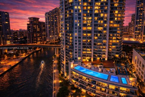 Condo in Miami, Florida, 2 bedrooms  № 2067642 - photo 19