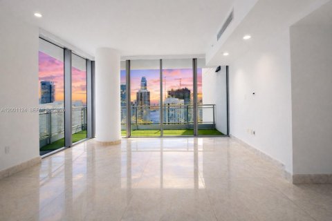 Condo in Miami, Florida, 2 bedrooms  № 2067642 - photo 4