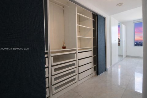 Condo in Miami, Florida, 2 bedrooms  № 2067642 - photo 10