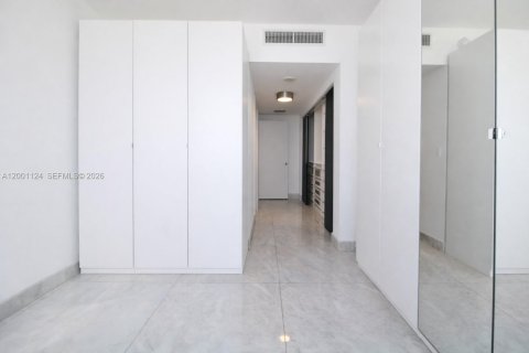 Condo in Miami, Florida, 2 bedrooms  № 2067642 - photo 11