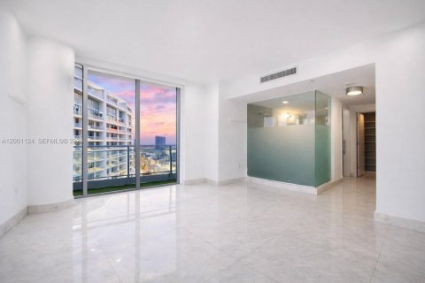Condo in Miami, Florida, 2 bedrooms  № 2067642 - photo 8