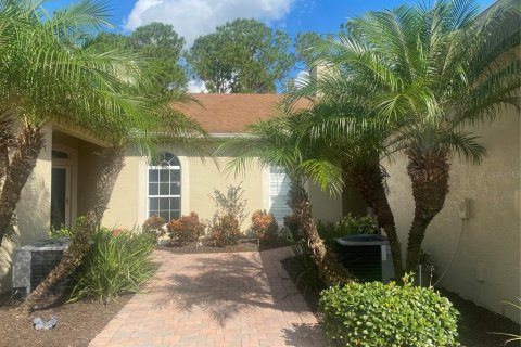 House in Winter Haven, Florida 2 bedrooms, 114.36 sq.m. № 1446775 - photo 1