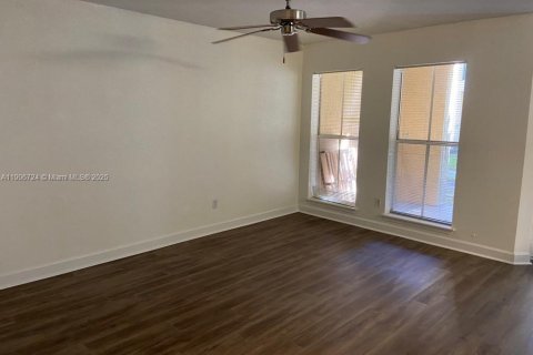 Copropriété à louer à Coral Springs, Floride: 1 chambre, 88.26 m2 № 1964532 - photo 2