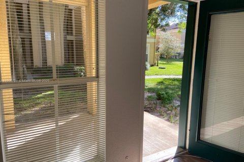 Copropriété à louer à Coral Springs, Floride: 1 chambre, 88.26 m2 № 1964532 - photo 11