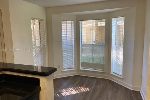 Copropriété à louer à Coral Springs, Floride: 1 chambre, 88.26 m2 № 1964532 - photo 1