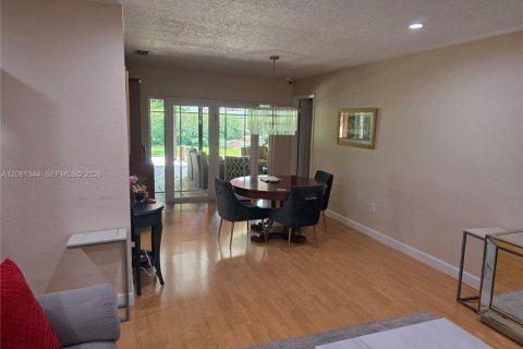 Villa ou maison à vendre à Miami Lakes, Floride: 4 chambres, 183.39 m2 № 2185476 - photo 10