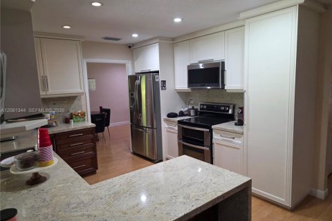 Villa ou maison à vendre à Miami Lakes, Floride: 4 chambres, 183.39 m2 № 2185476 - photo 5