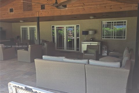 Villa ou maison à vendre à Miami Lakes, Floride: 4 chambres, 183.39 m2 № 2185476 - photo 2