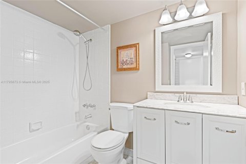 Condo in Greenacres, Florida, 2 bedrooms  № 1678676 - photo 20