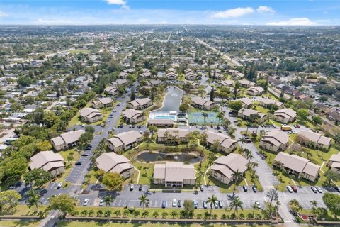 Condo in Greenacres, Florida, 2 bedrooms  № 1678676 - photo 27