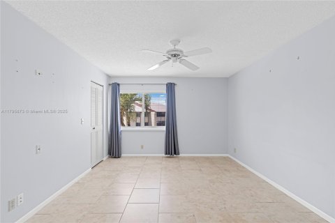 Condo in Greenacres, Florida, 2 bedrooms  № 1678676 - photo 14