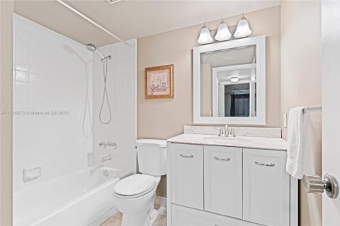 Condo in Greenacres, Florida, 2 bedrooms  № 1678676 - photo 19