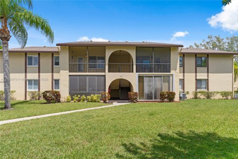 Condo in Greenacres, Florida, 2 bedrooms  № 1678676 - photo 23
