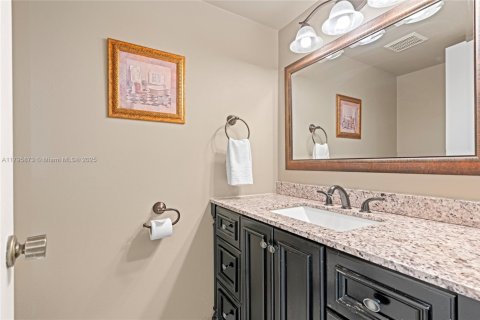 Condo in Greenacres, Florida, 2 bedrooms  № 1678676 - photo 18