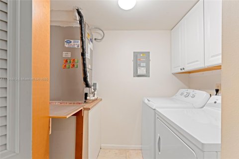 Condo in Greenacres, Florida, 2 bedrooms  № 1678676 - photo 22