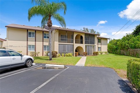 Condo in Greenacres, Florida, 2 bedrooms  № 1678676 - photo 26