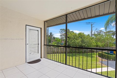 Condo in Greenacres, Florida, 2 bedrooms  № 1678676 - photo 2