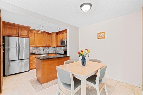 Condo in Greenacres, Florida, 2 bedrooms  № 1678676 - photo 13
