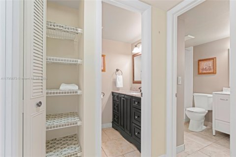 Condo in Greenacres, Florida, 2 bedrooms  № 1678676 - photo 21