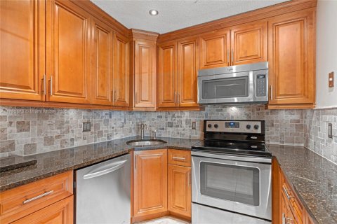 Condo in Greenacres, Florida, 2 bedrooms  № 1678676 - photo 11